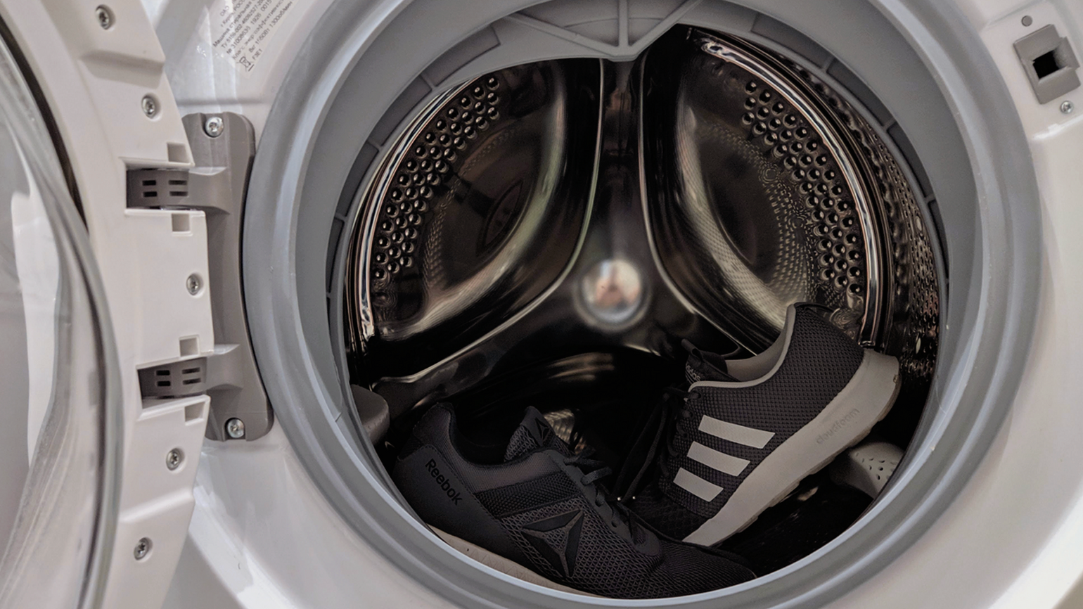 A Comprehensive Guide to Washing Your Shoes in the Washing Machine