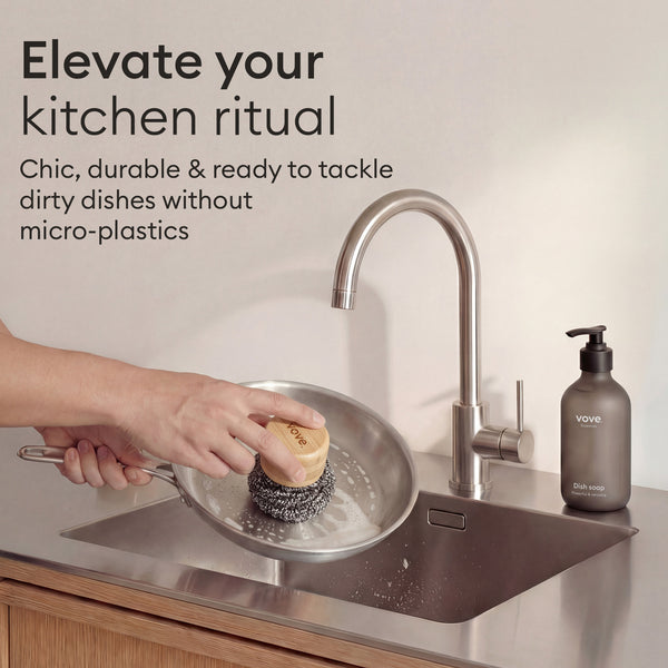 Scrubber Set: scrubbing a dish at the sink, durable and free of micro-plastics